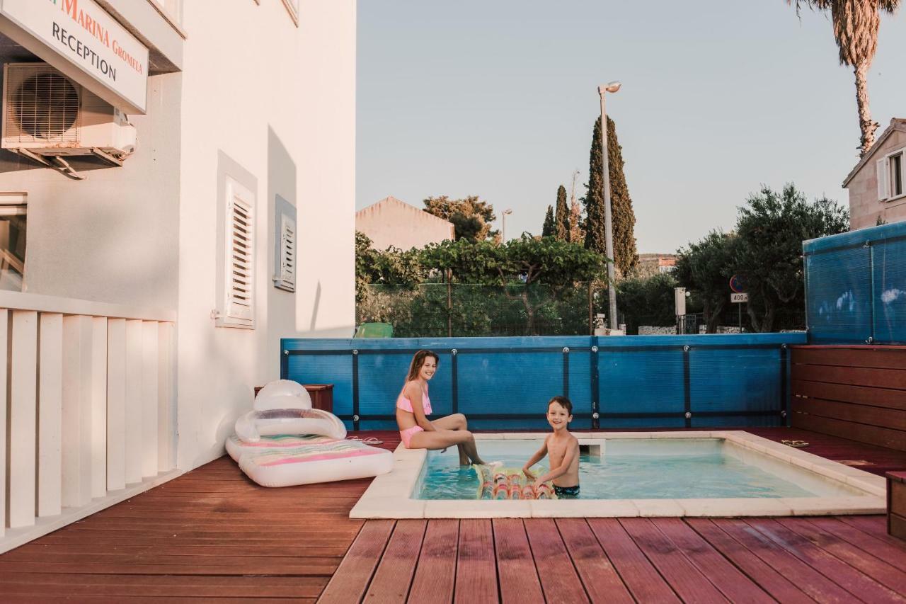 Aparthotel Marina Gromela Mirce エクステリア 写真